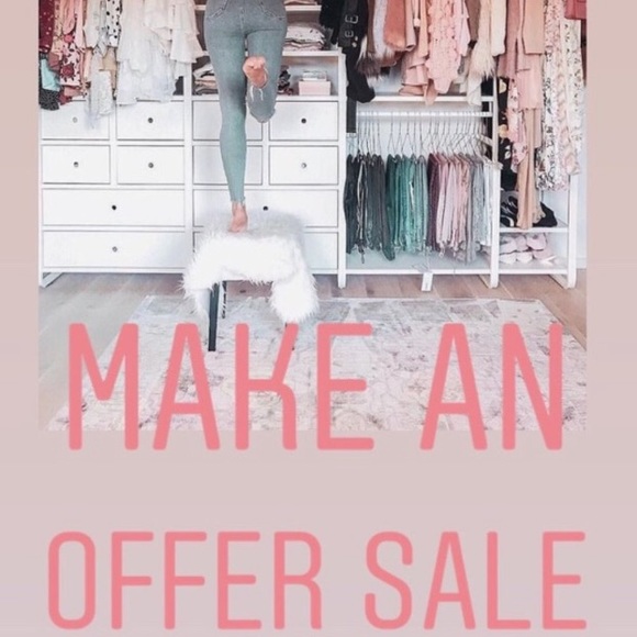 🎉  Closet Clear Out Sale! Make An Offer Today! - Picture 4 of 14